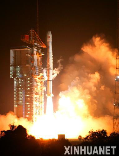 ８月１日５時(shí)３０分，我國在西昌衛(wèi)星發(fā)射中心用長征三號甲運(yùn)載火箭，成功發(fā)射第五顆北斗導(dǎo)航衛(wèi)星。新華社發(fā)