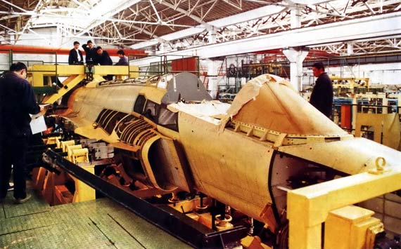 中國三家軍工企業開始協作量產梟龍戰機(組圖)