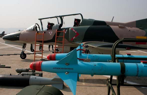 資料圖：委內瑞拉采購中國PL-5E空空導彈裝備K-8戰機