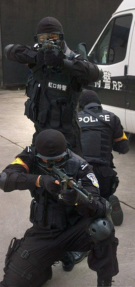 中國200特警首次成建制異地拉動赴川支援(圖)