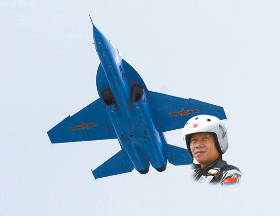 國產(chǎn)獵鷹03號教練機達國際同類先進水平(組圖)