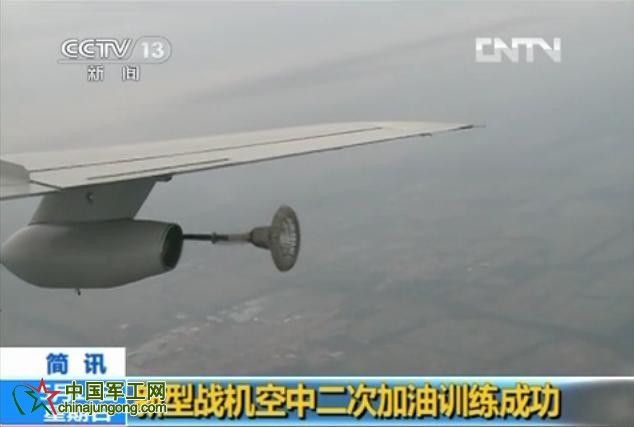 新型戰(zhàn)機(jī)空中二次加油訓(xùn)練