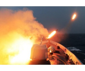 北海艦隊某驅逐艦支隊組織實彈射擊訓練