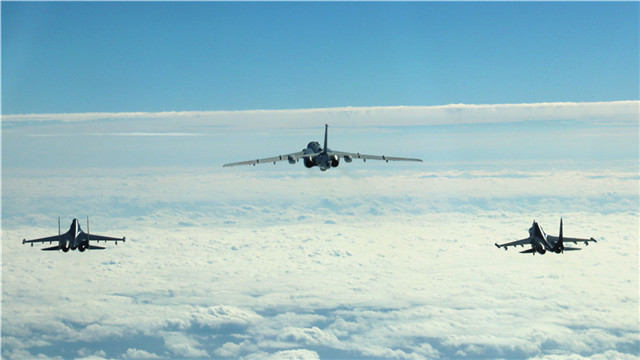 中國空軍多架轟－6K戰機展翅遠洋戰巡南海
